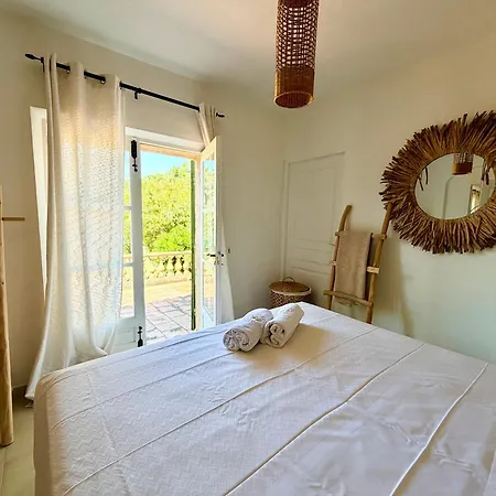 Villa Avec Piscine - - Plein Sud